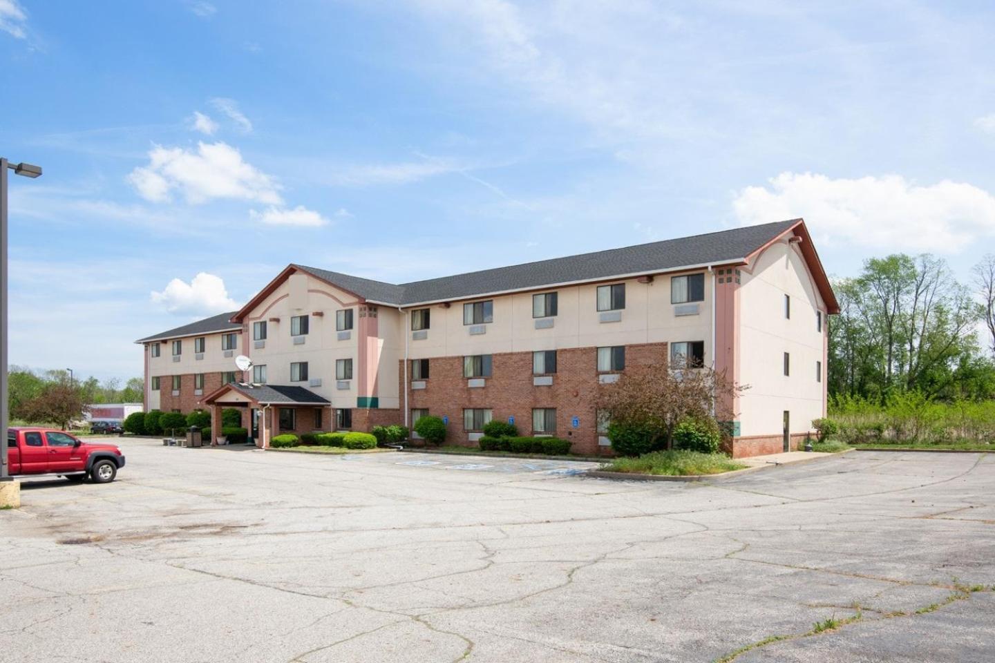 Oyo Hotel Portage I-94 Exteriör bild